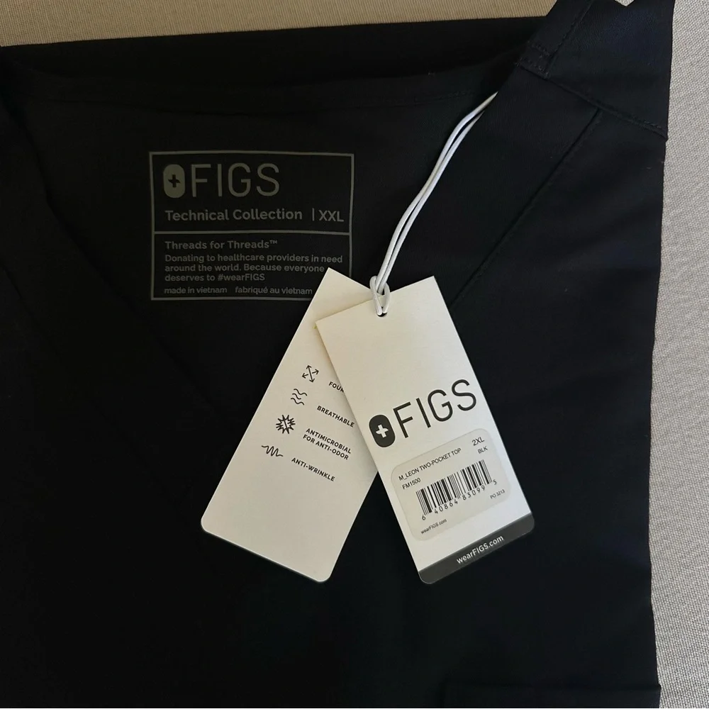 FIGS Leon Men’s Black Scrub Top BNWT - Picture 7 of 7